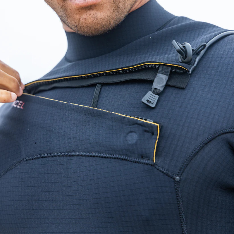 xcel-infiniti-4-3mm-neopreno-hombre-celliant-black-pecho xcel-infiniti-4-3mm-neopreno-hombre-celliant-black-pecho